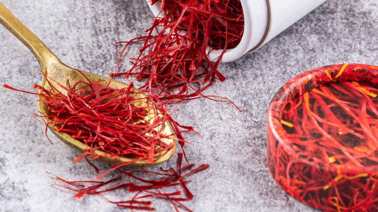 زعفران.